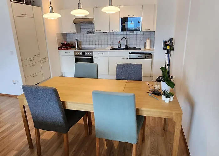 Lovely Apartment For 4 On The Danube River - Private Parking