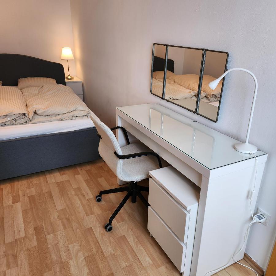 Apartment Lovely For 4 On The Danube River - Private Parking Wien