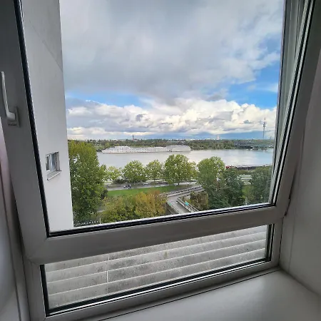Lovely Apartment For 4 On The Danube River - Private Parking Wien Exterior foto