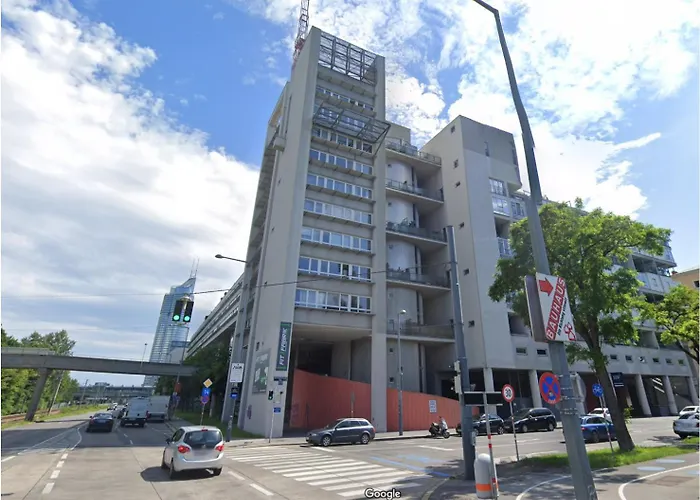 Lovely Apartment For 4 On The Danube River - Private Parking